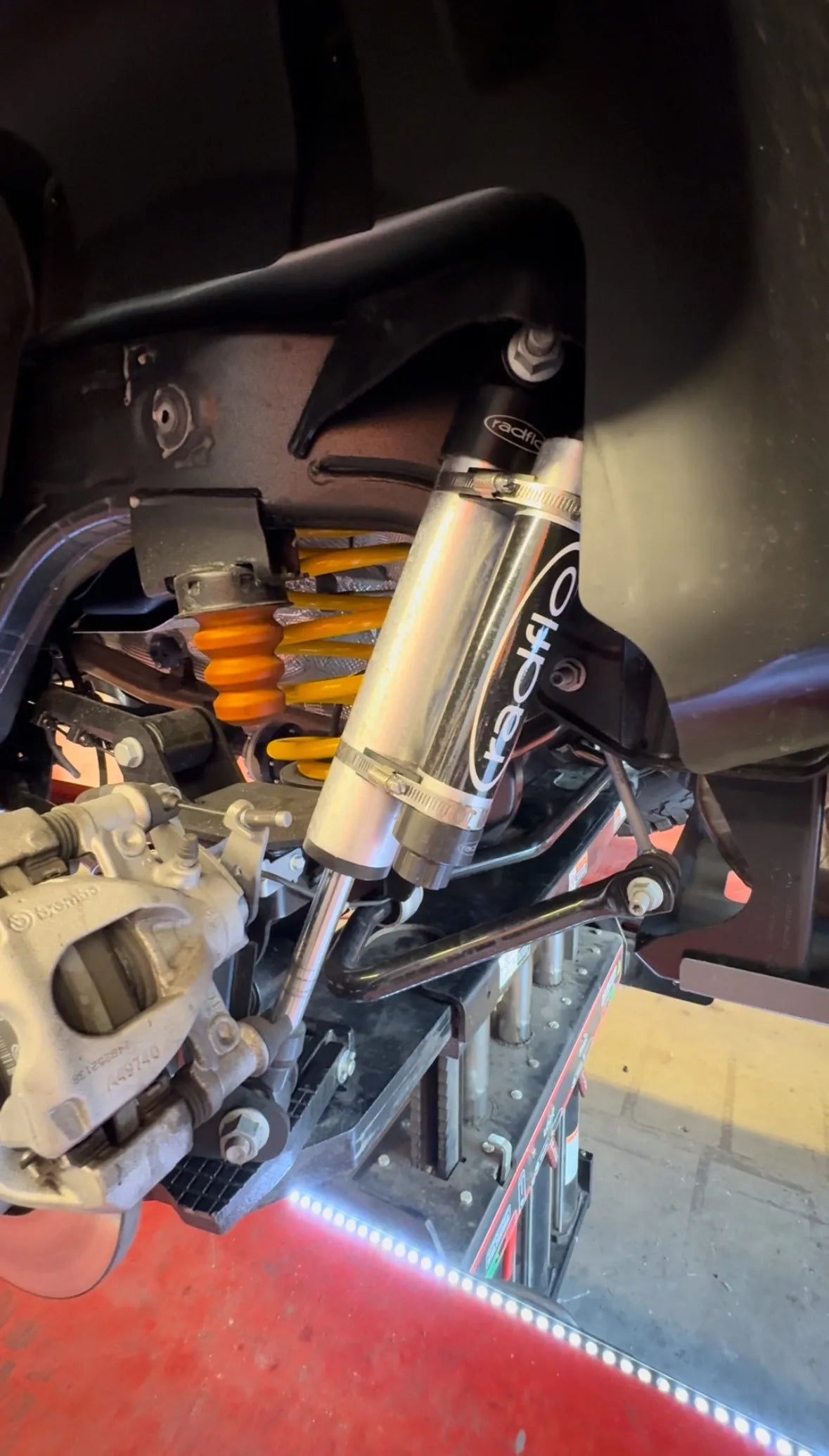 Radflo OE Replacement 2.5 REAR Ineos Grenadier 2024+ with Remote Reservoir & HI/LO Compression Adjuster