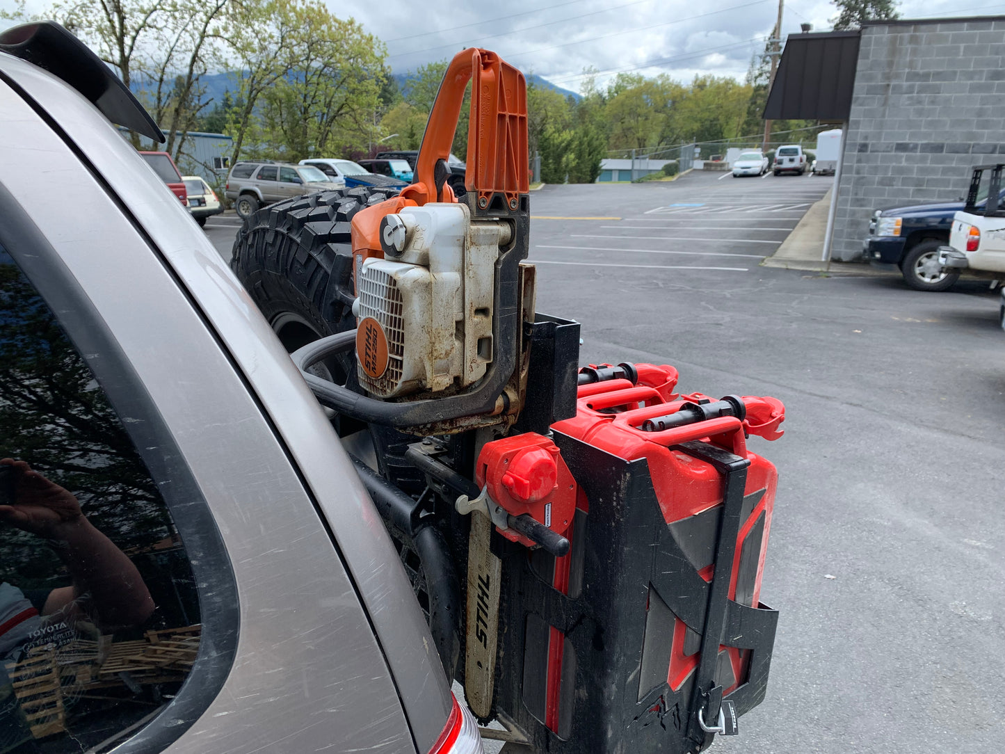 CHAINSAW RACK