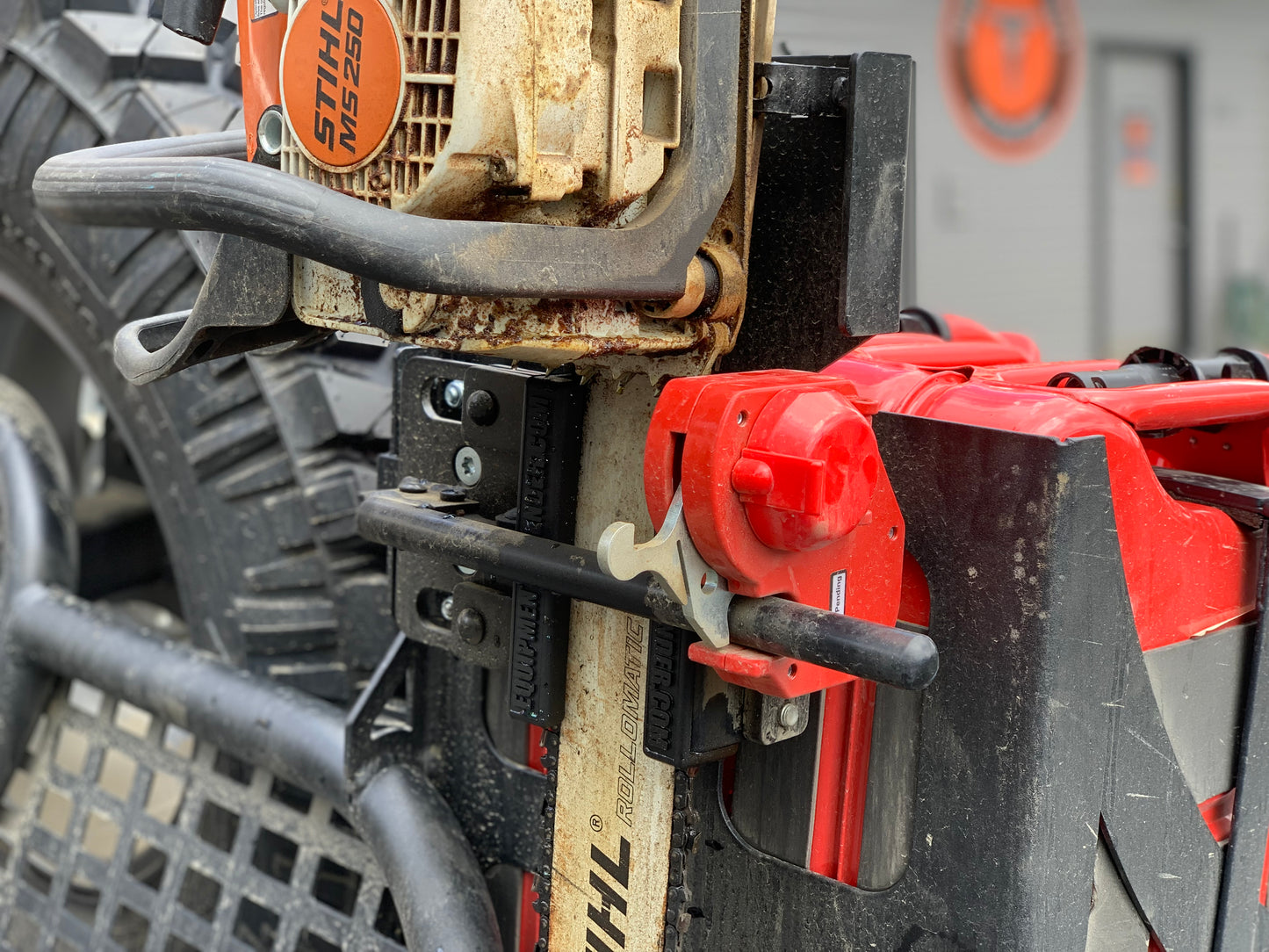 CHAINSAW RACK