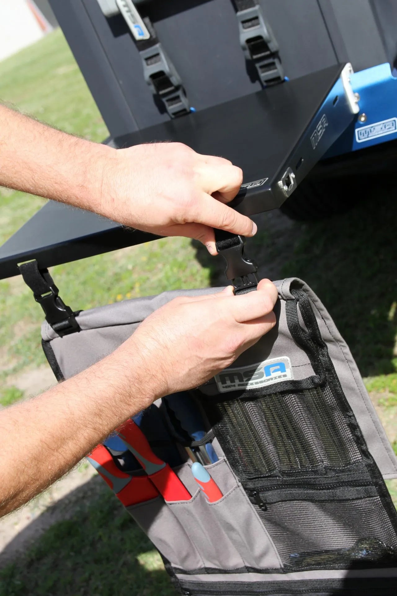 STRAIGHT SLIDE CLIP-ON TABLE WITH CUTLERY ROLL