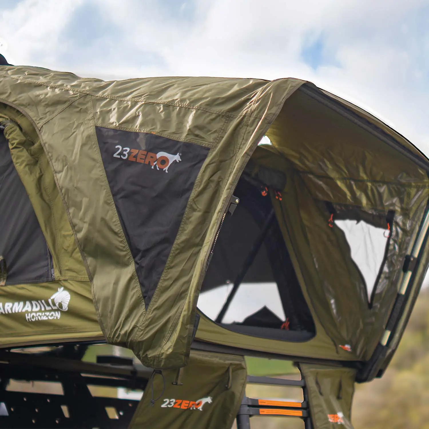 adv tents Armadillo Horizon 3: Premium Hardshell Rooftop Tent for All-Season Adventure (Left Open Only)