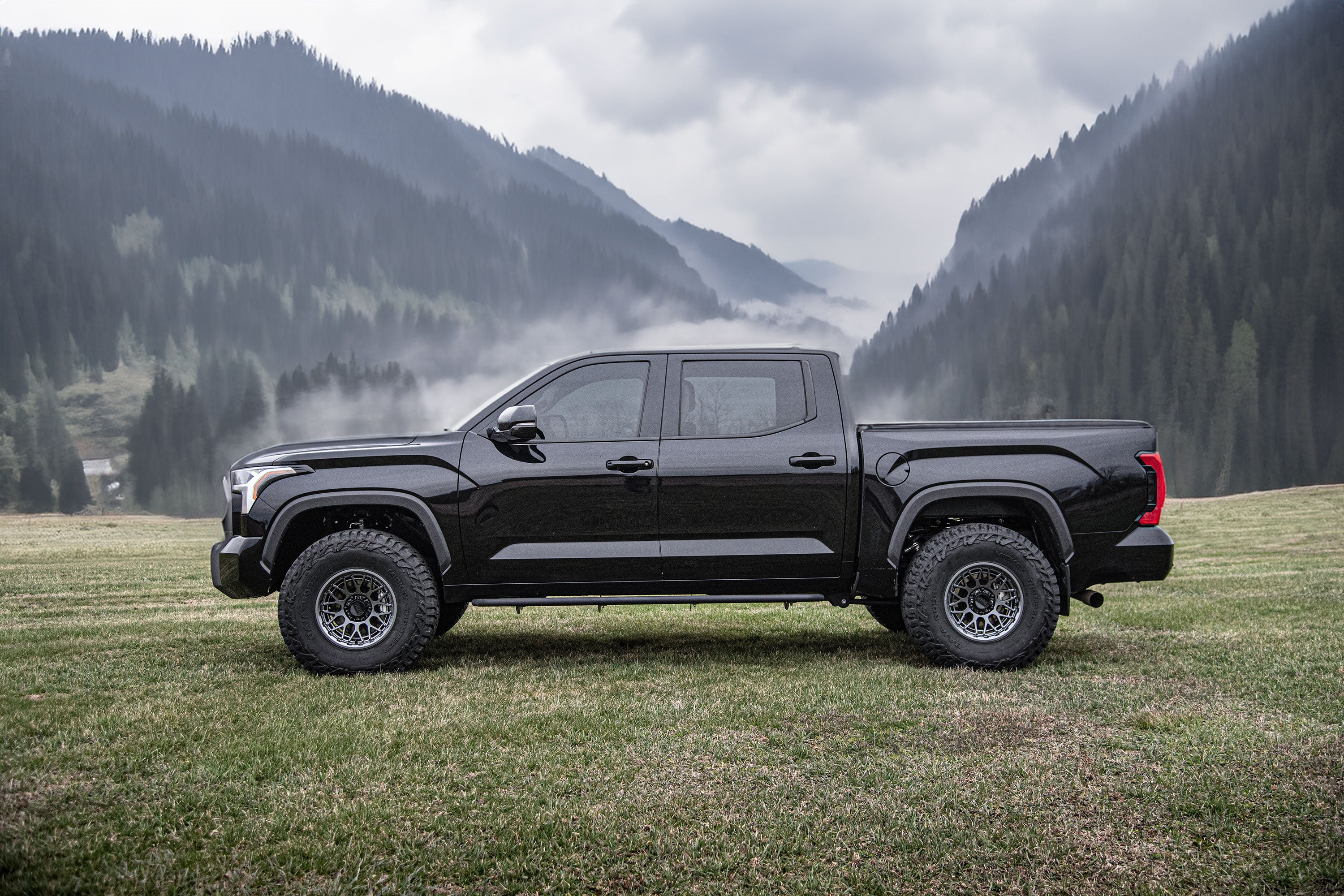 Tundra リバイズド 2021 Toyota Tundra, Crewmax Sr5 | 5TFDY5F17MX002557 | BidCars